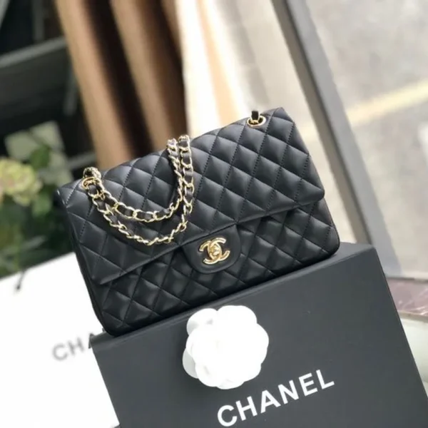 Chanel Classic Flap Bag 25cm Gold Hardware Lambskin Leather Spring/Summer Collection Black