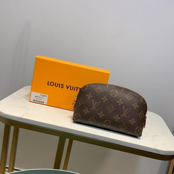 Louis Vuitton Cosmetic Pouch 19cm Brown