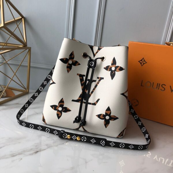 Louis Vuitton NeoNoe Bucket Bag 26cm White