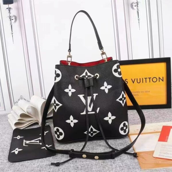 Louis Vuitton NeoNoe Bag 26cm Oversized Monogram Cowhide Leather Canvas Fall/Winter Collection M56889 Noir