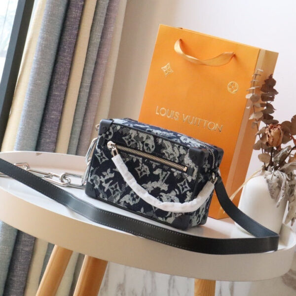 Louis Vuitton Soft Trunk 19cm Blue-White